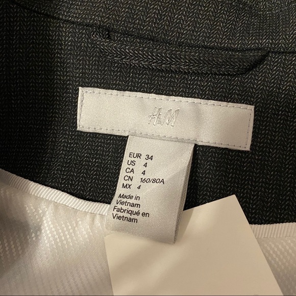 Blazer - Picture 5 of 5